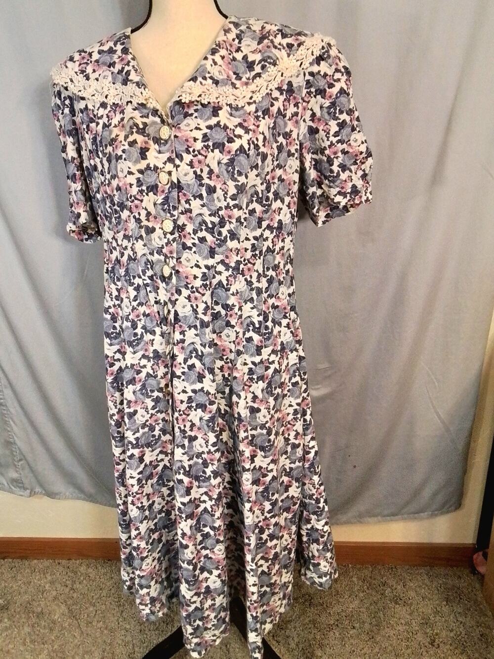 Betsy's Things  vintage floral dress